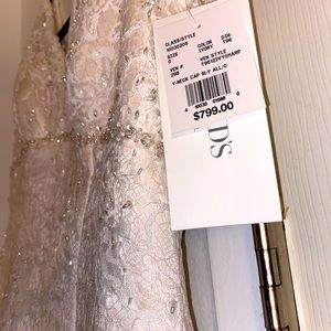 NEW IN BOX 🌺 LACE TRUMPET WEDDING DRESS 🌺 SOLD